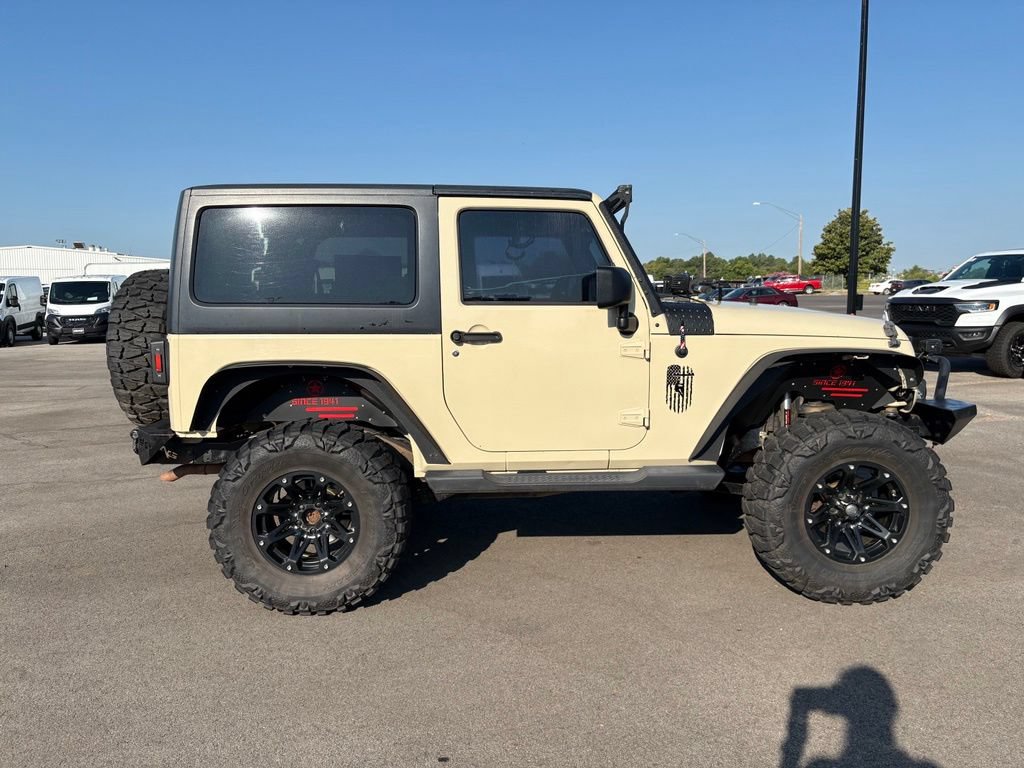 Used 2011 Jeep Wrangler Sahara w/ Connectivity Group AWD/4WD image 9
