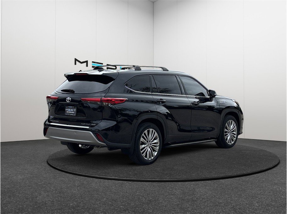 Used 2023 Toyota Highlander Platinum image 9