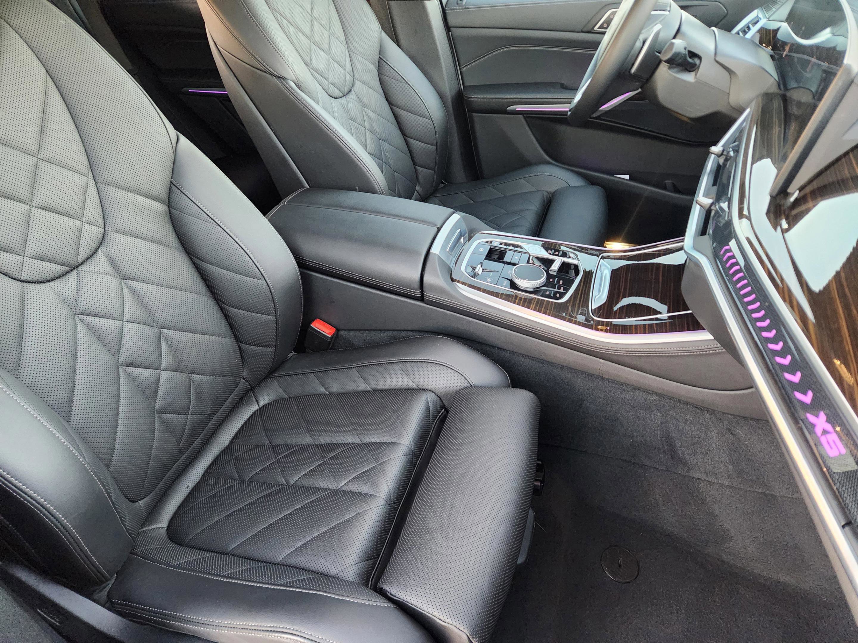 Used 2024 BMW X5 xDrive50e image 8