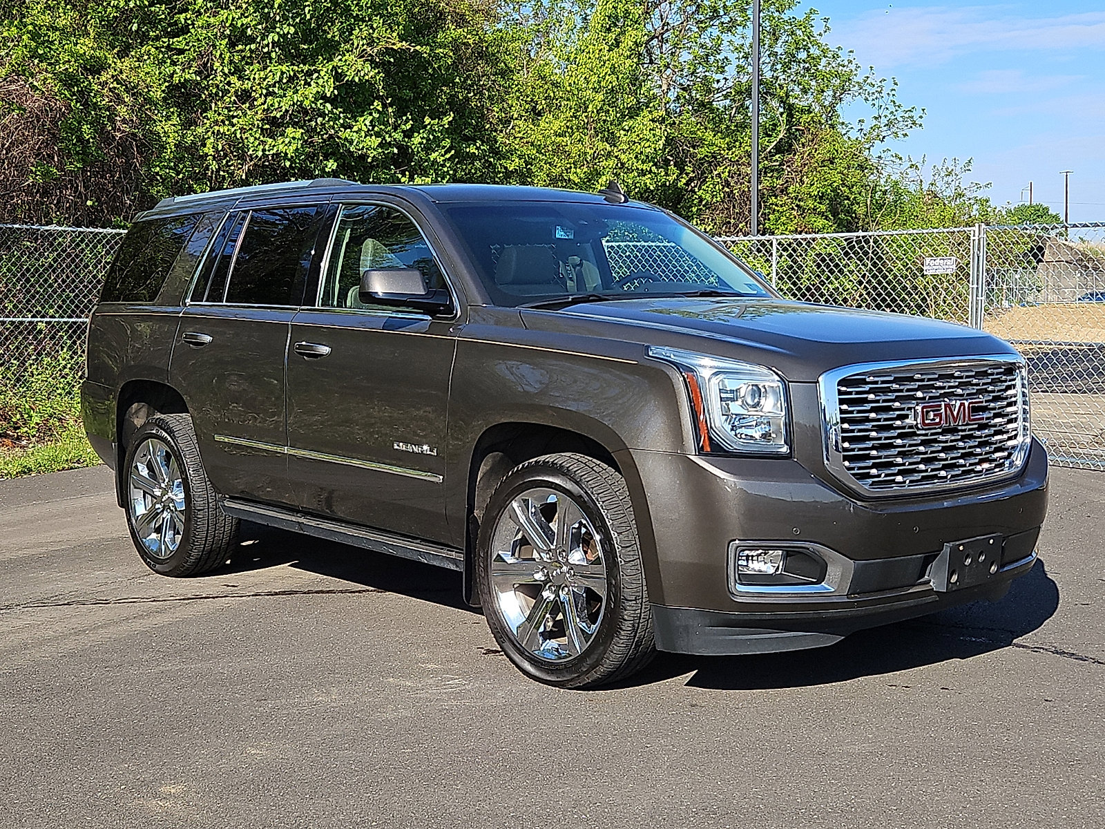 Used 2019 GMC Yukon Denali w/ Denali Ultimate Package AWD/4WD image 1