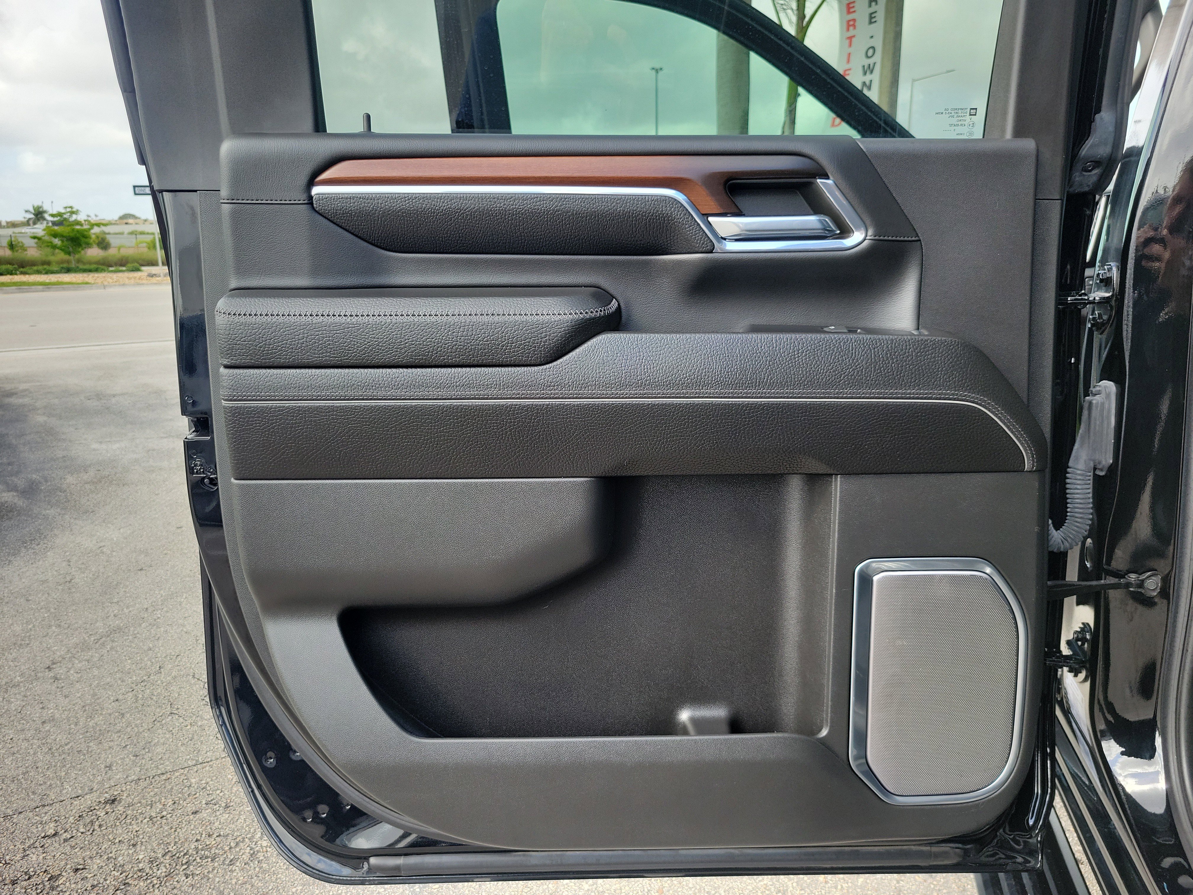 Used 2024 GMC Sierra 2500 Denali w/ Denali Reserve Package image 25