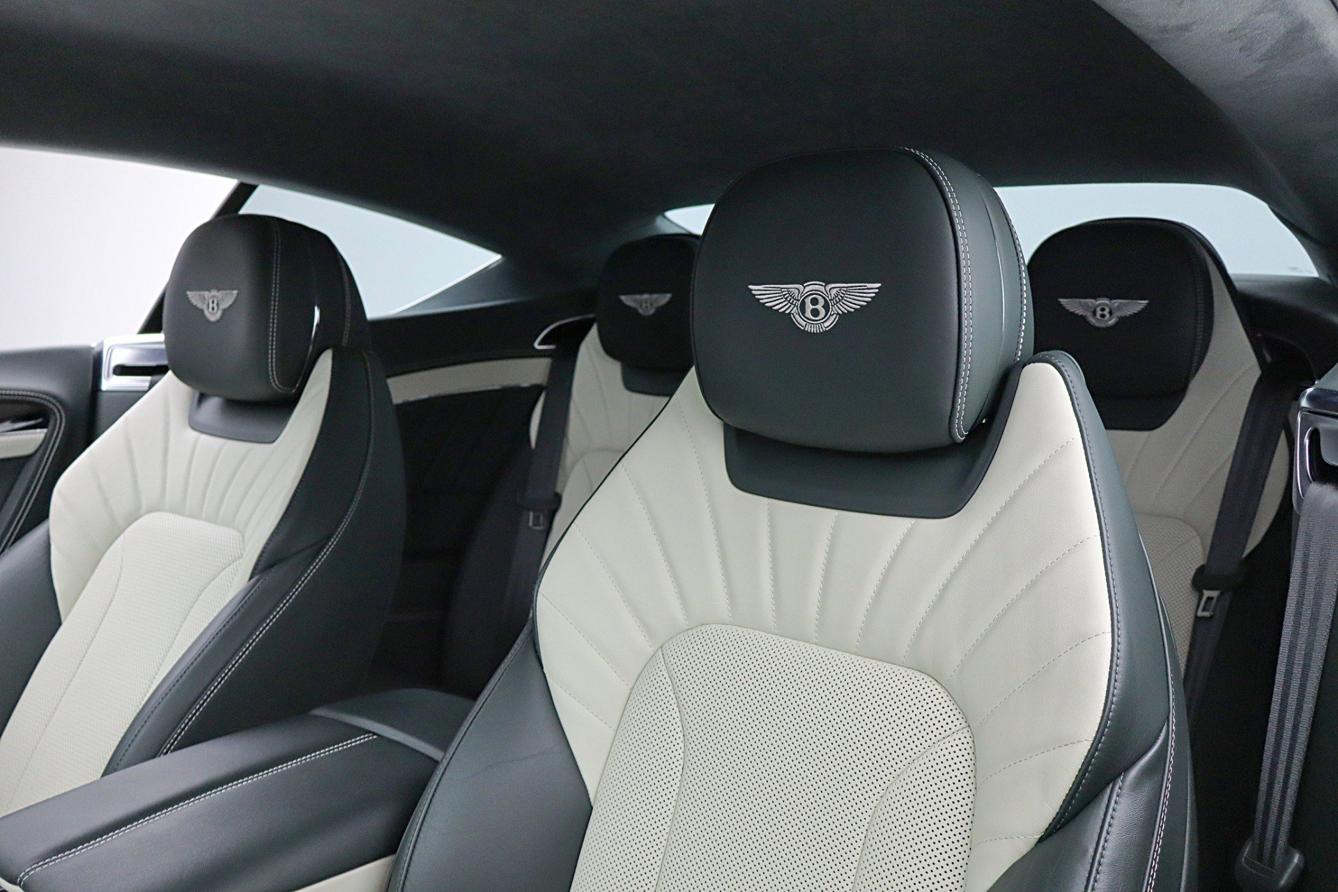 Used 2024 Bentley Continental GT image 32