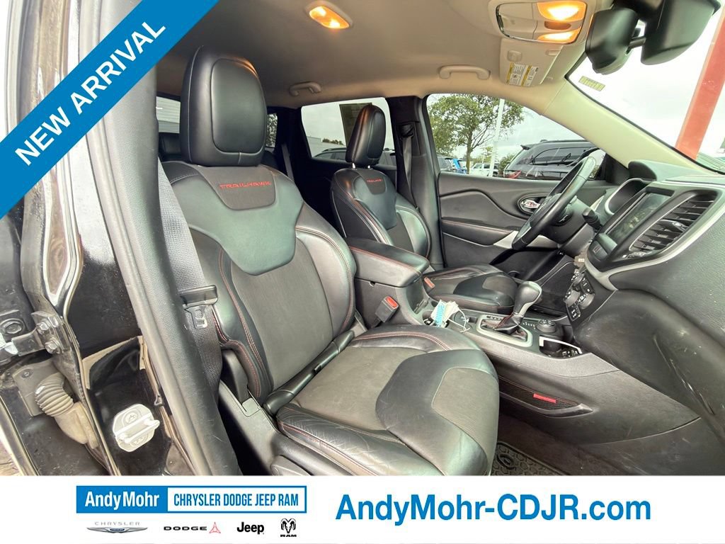 Used 2017 Jeep Cherokee Trailhawk AWD/4WD image 12