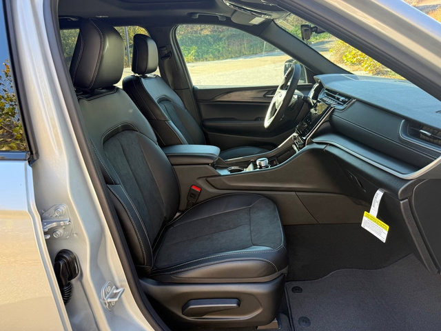 New 2025 Jeep Grand Cherokee L Altitude AWD/4WD image 24