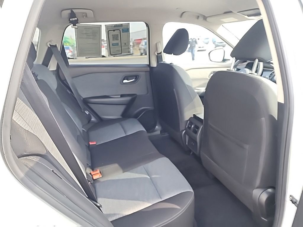 Used 2023 Nissan Rogue SV image 29