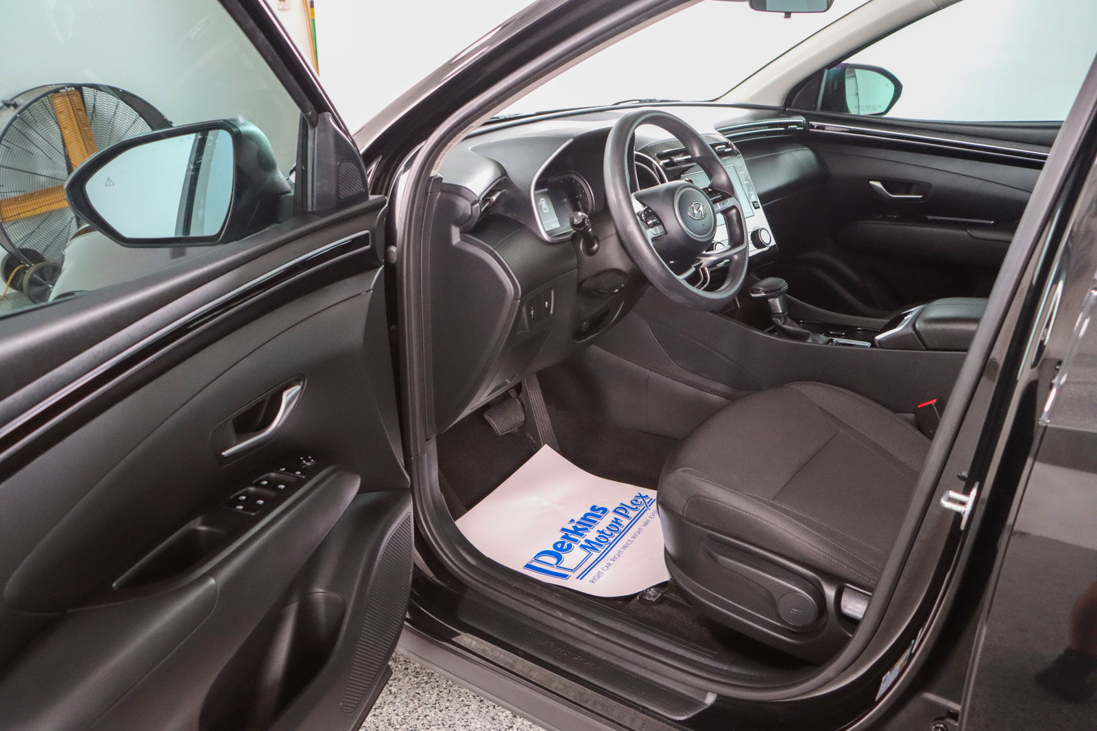 Used 2023 Hyundai Tucson SE FWD image 3