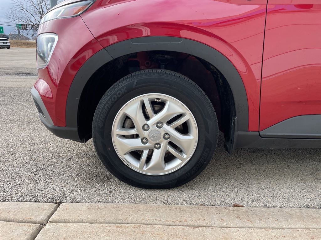 Used 2023 Hyundai Venue SE image 15