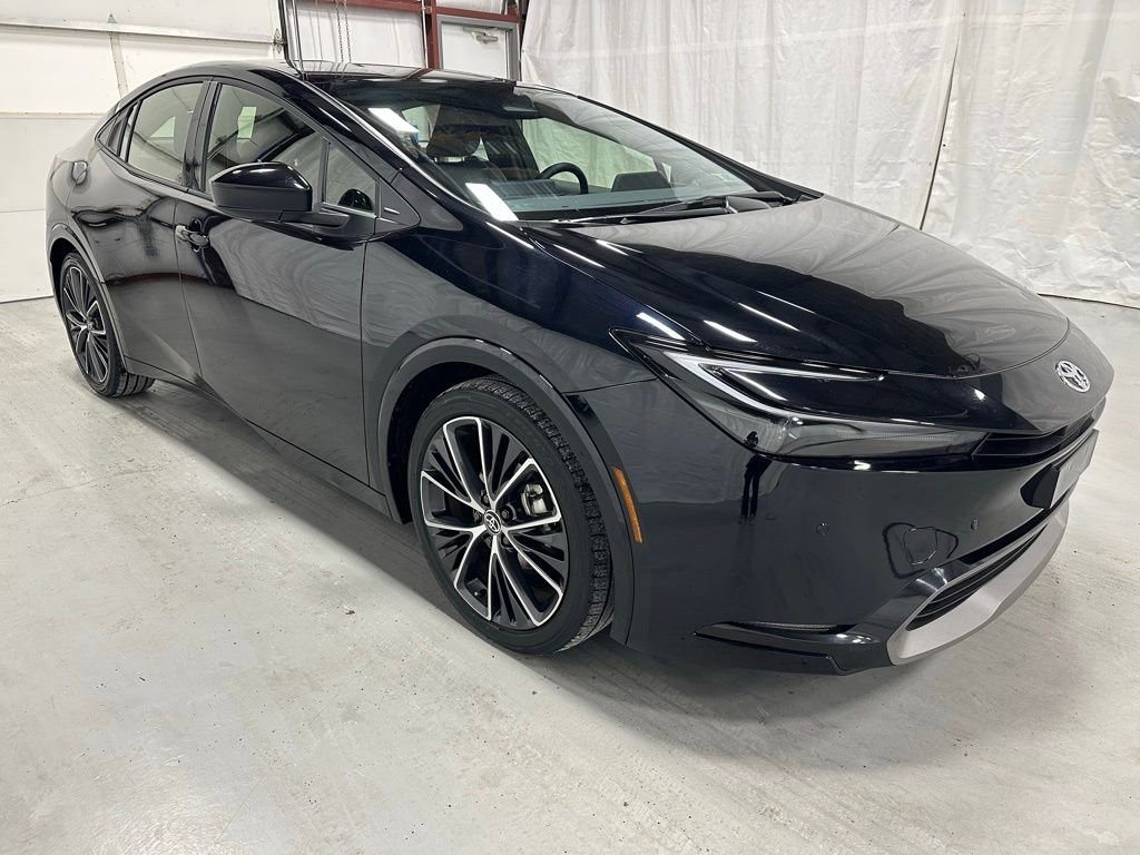 Used 2025 Toyota Prius XLE image 1