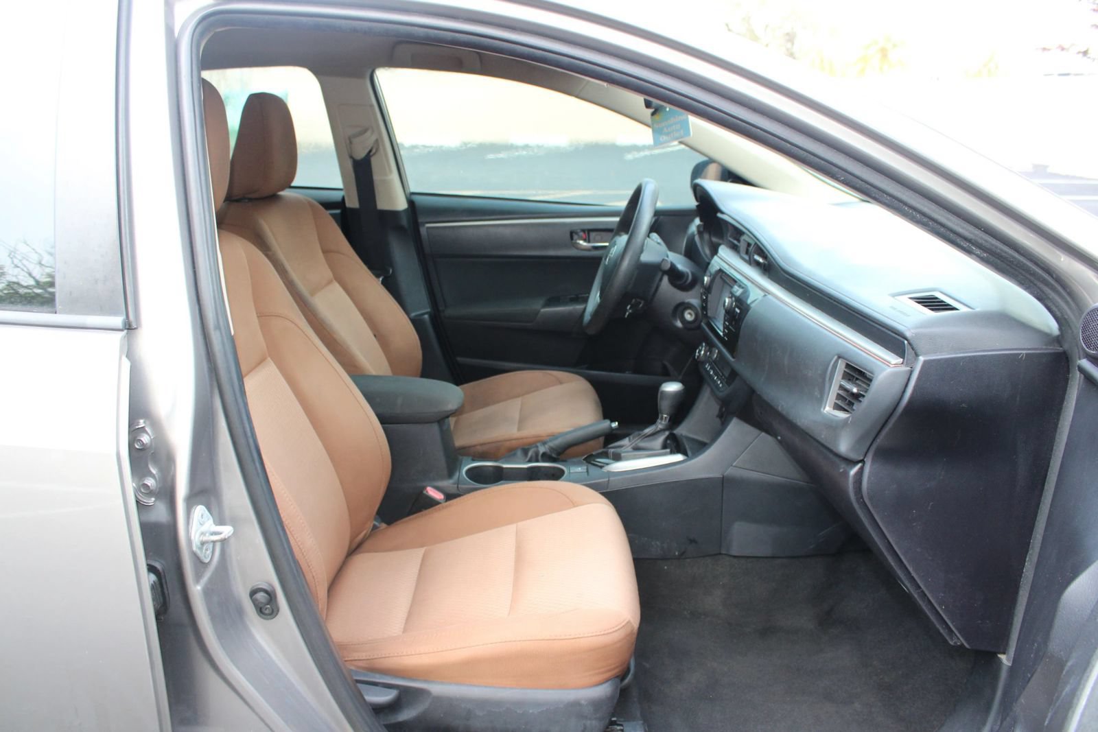 Used 2016 Toyota Corolla LE FWD image 16