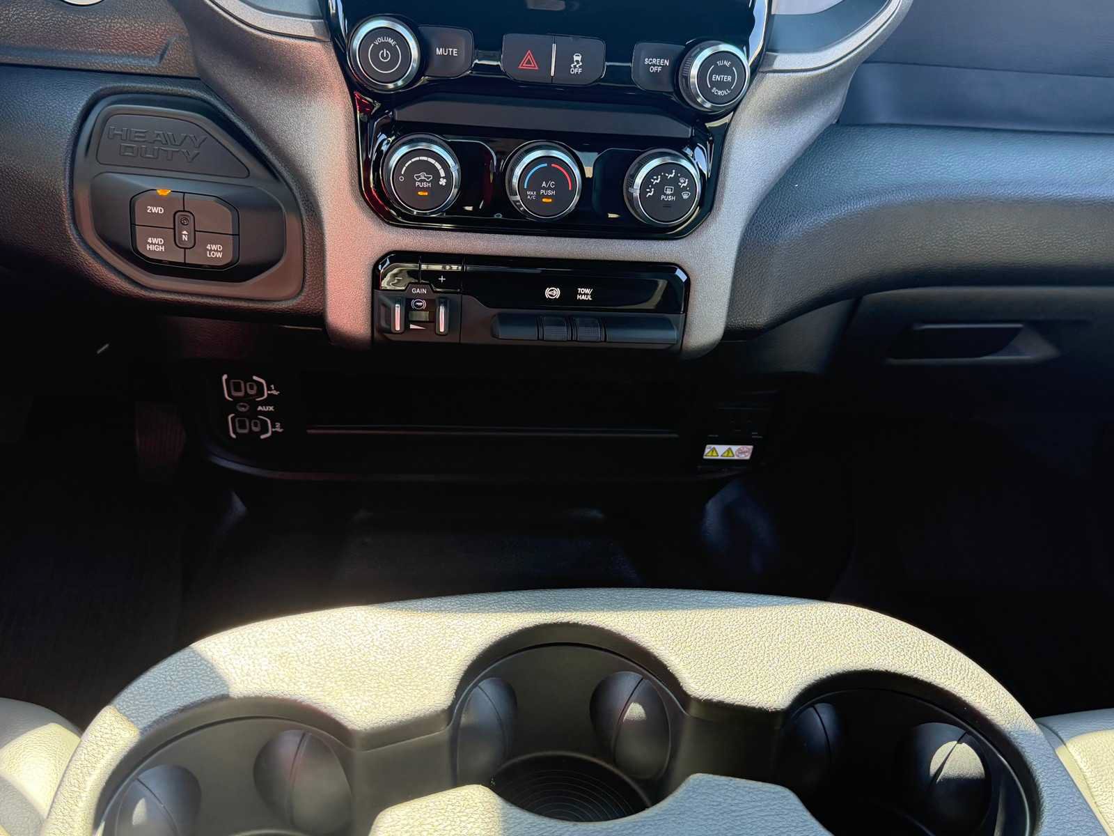 Used 2025 RAM 2500 Tradesman w/ Chrome Appearance Group AWD/4WD image 19