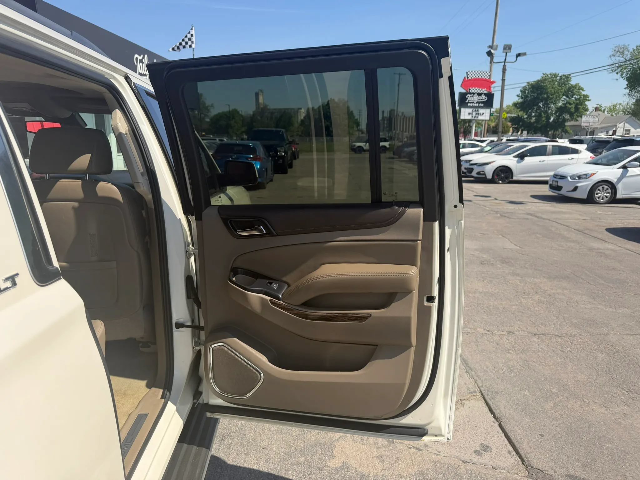 Used 2015 GMC Yukon XL SLT w/ Open Road Package AWD/4WD image 15