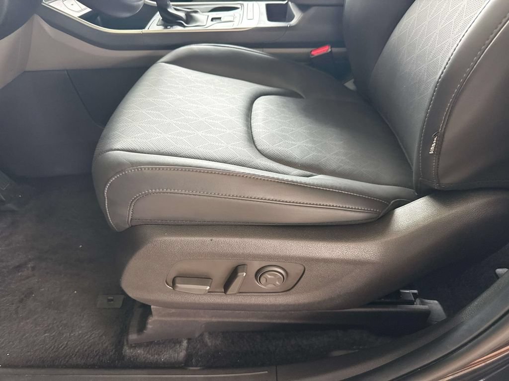 Used 2026 Kia Carnival FWD image 16