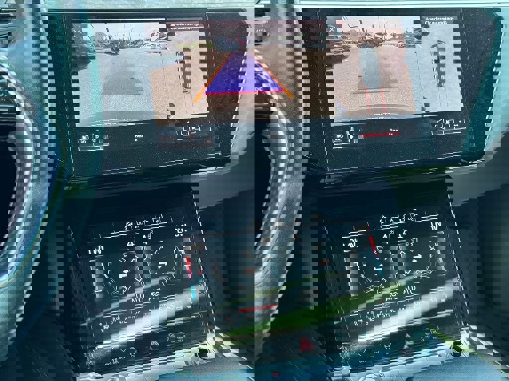 Used 2019 Audi e-tron Premium Plus image 32