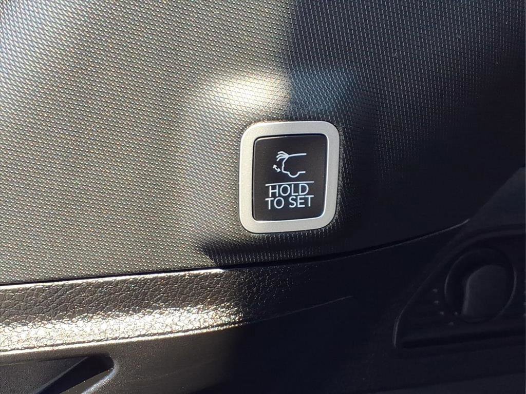 Used 2023 Jeep Grand Cherokee Limited image 13