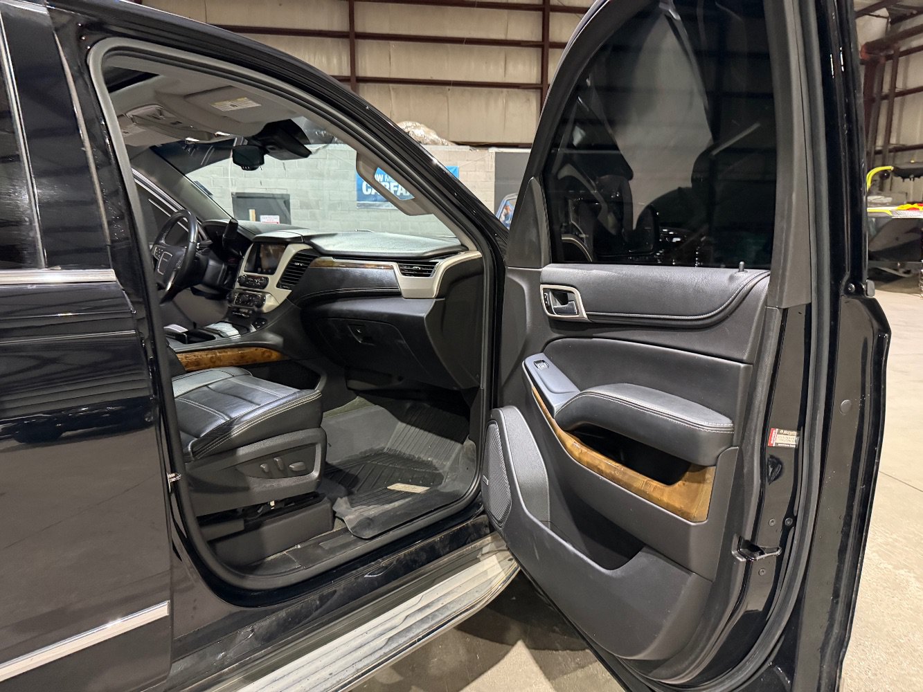 Used 2015 GMC Yukon XL Denali w/ Touring Package RWD image 24