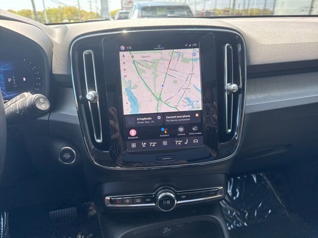 Certified 2025 Volvo XC40 B5 Plus AWD/4WD image 25