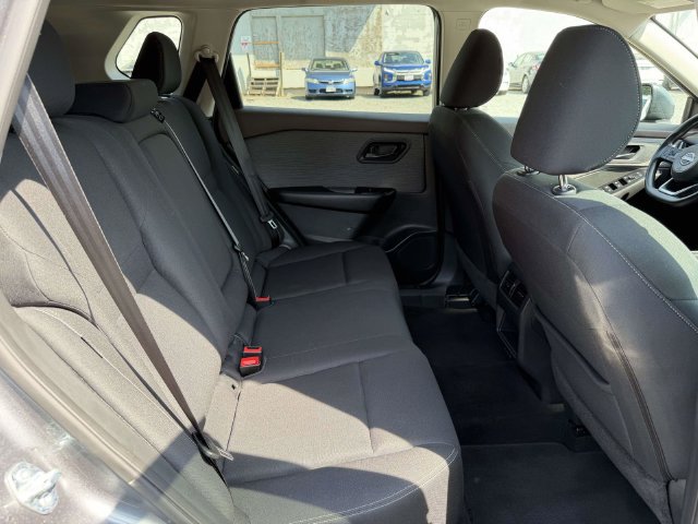 Used 2023 Nissan Rogue S AWD/4WD image 13