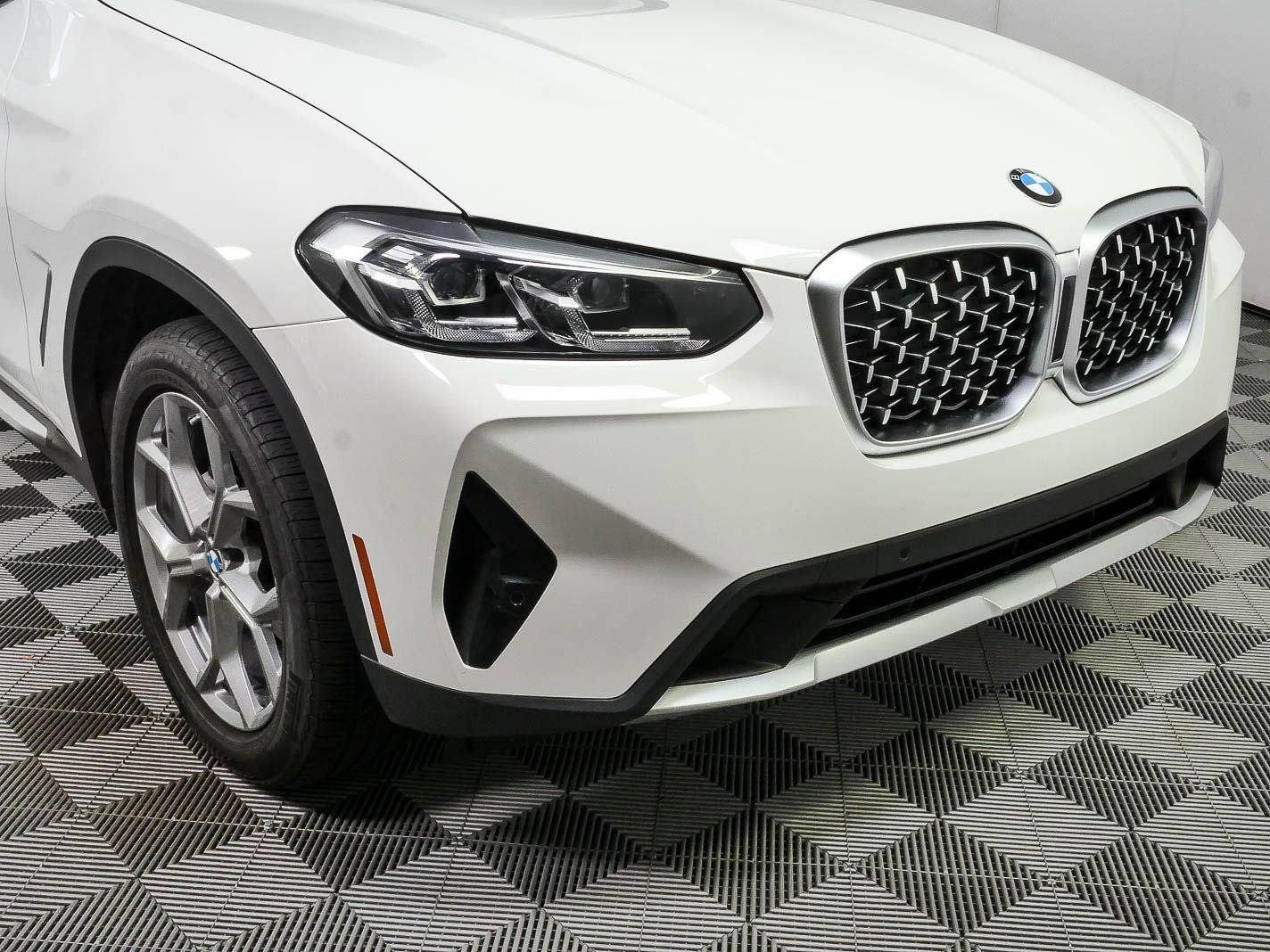 Used 2025 BMW X4 xDrive30i AWD/4WD image 38