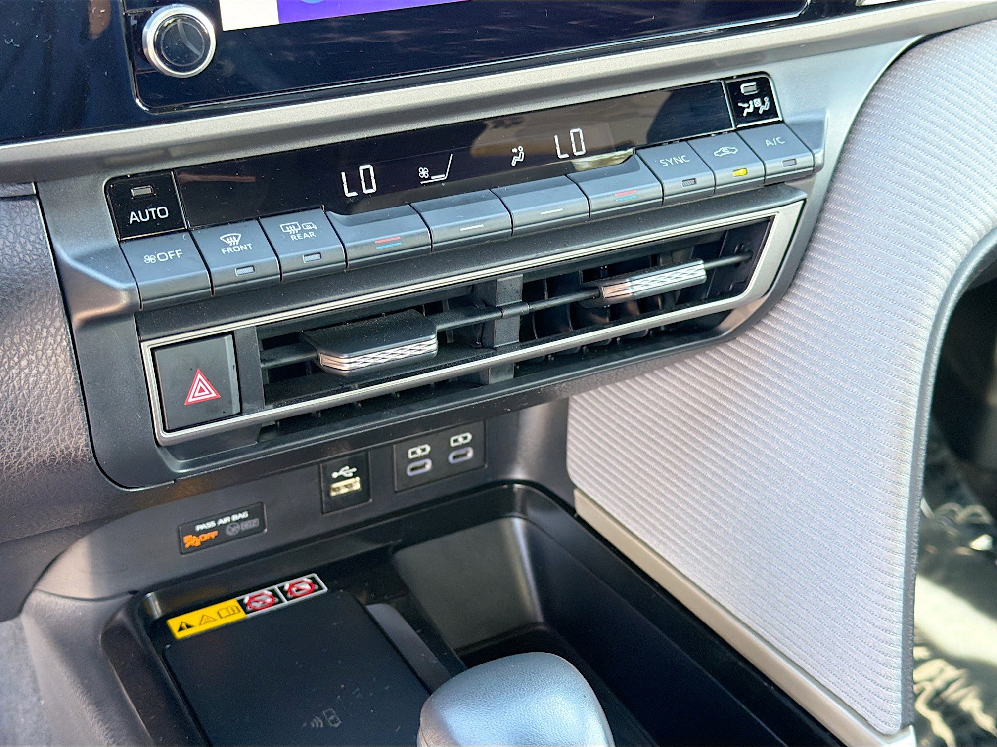 Used 2025 Toyota Camry SE image 32