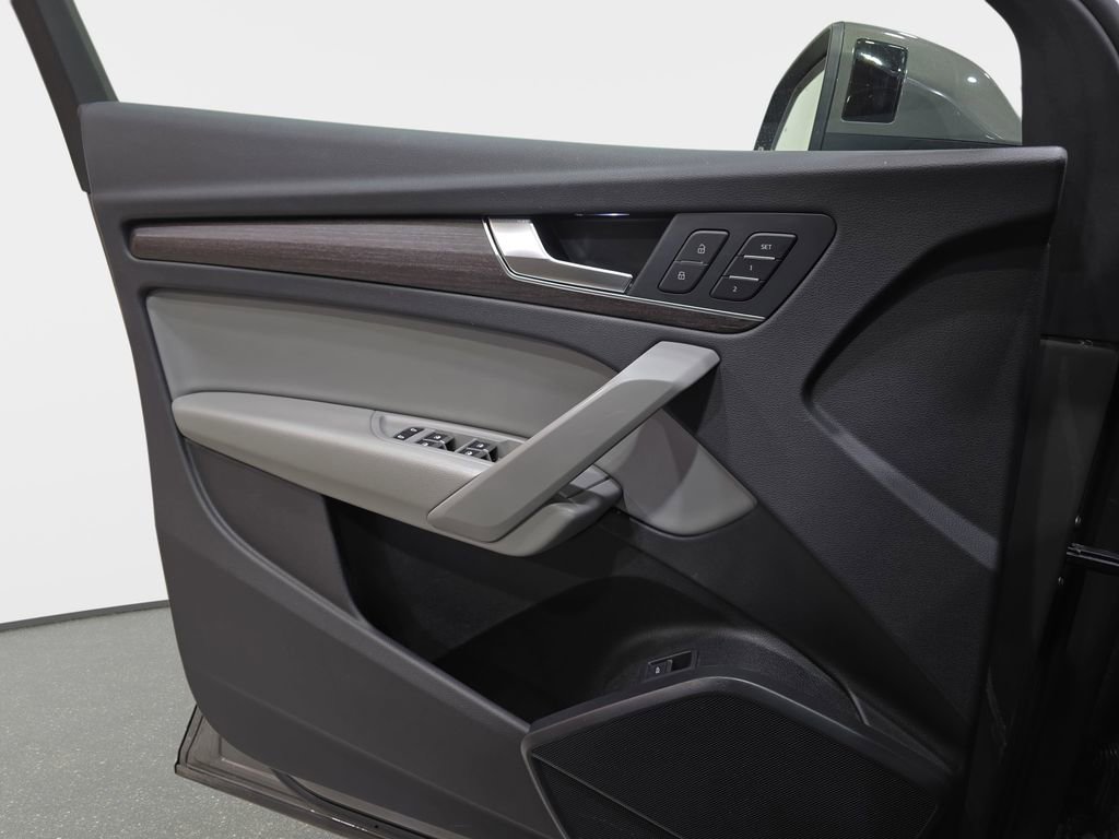 Used 2023 Audi Q5 2.0T Premium w/ Convenience Package image 26