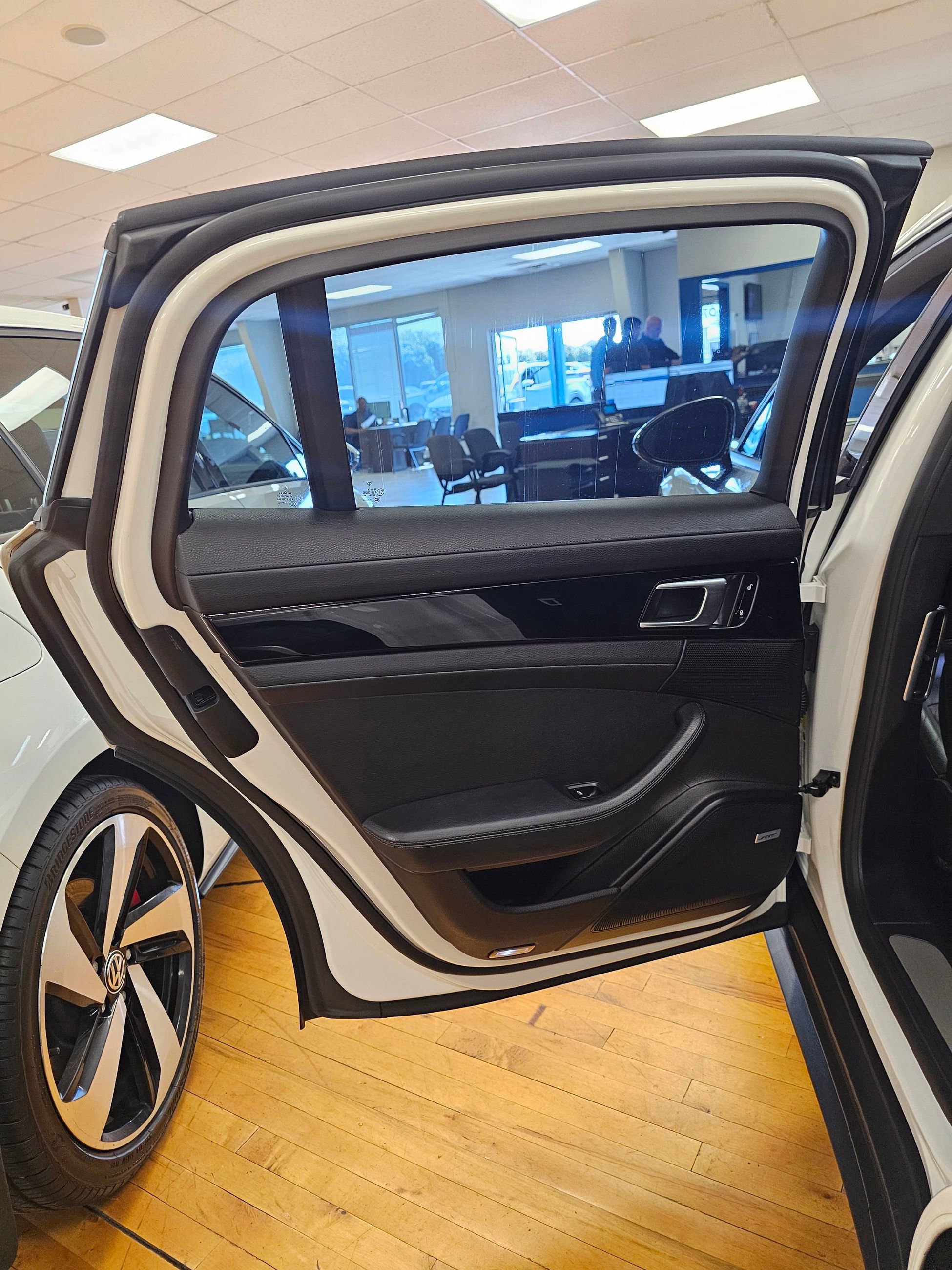 Used 2018 Porsche Panamera 4 w/ Premium Package Plus image 19