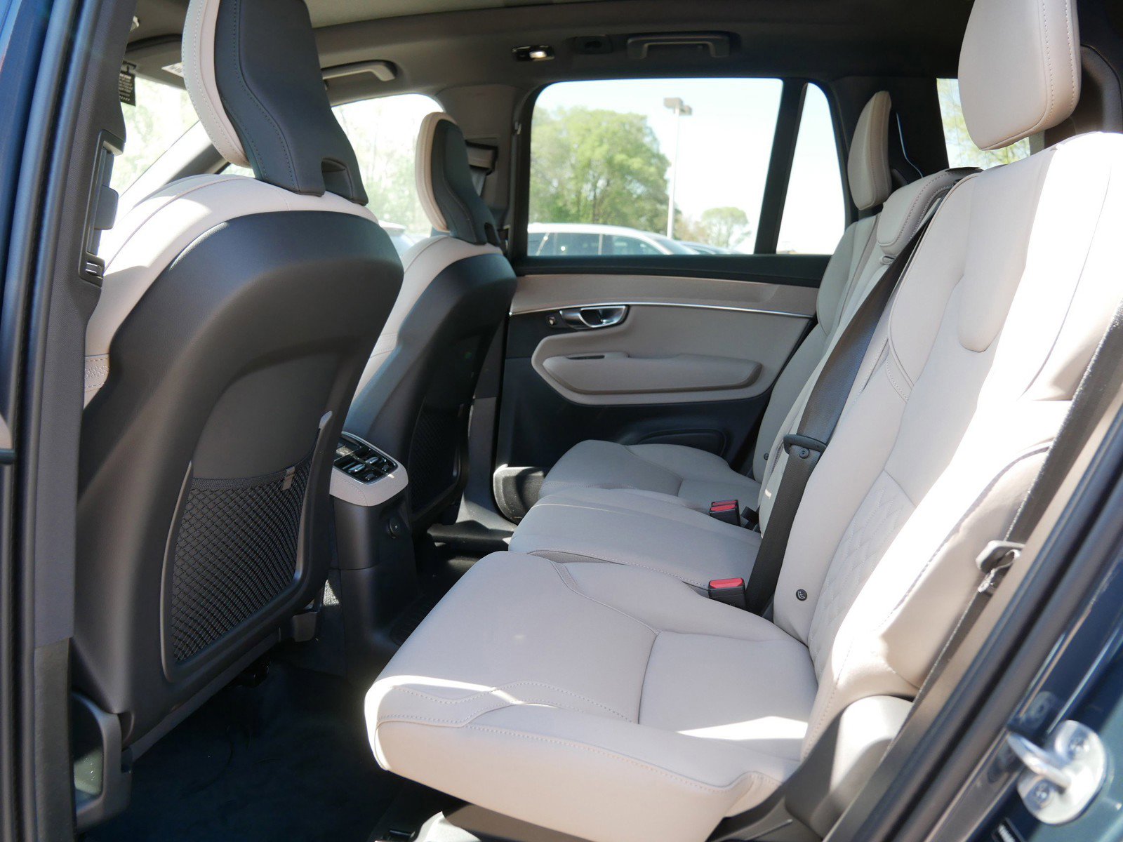 New 2025 Volvo XC90 T8 Core image 6
