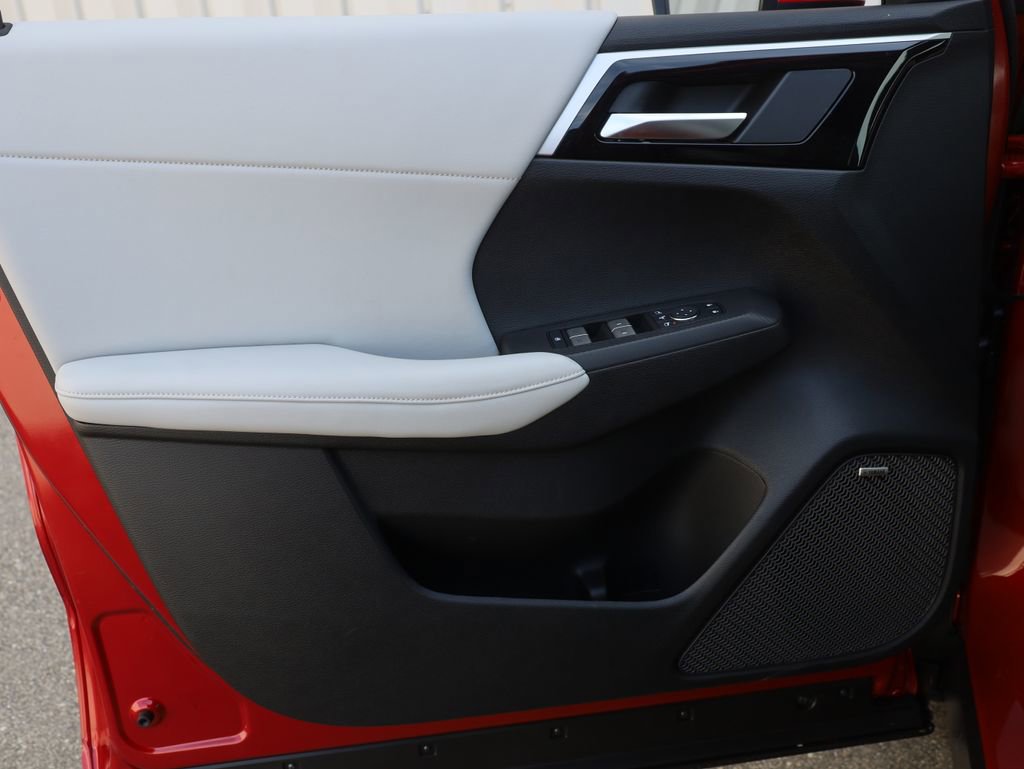 New 2025 Mitsubishi Outlander SE image 36