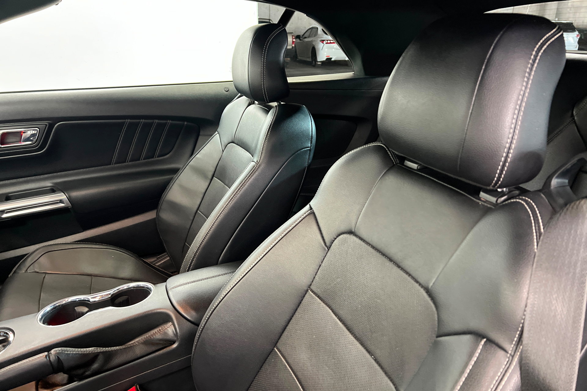 Used 2015 Ford Mustang Premium RWD image 17
