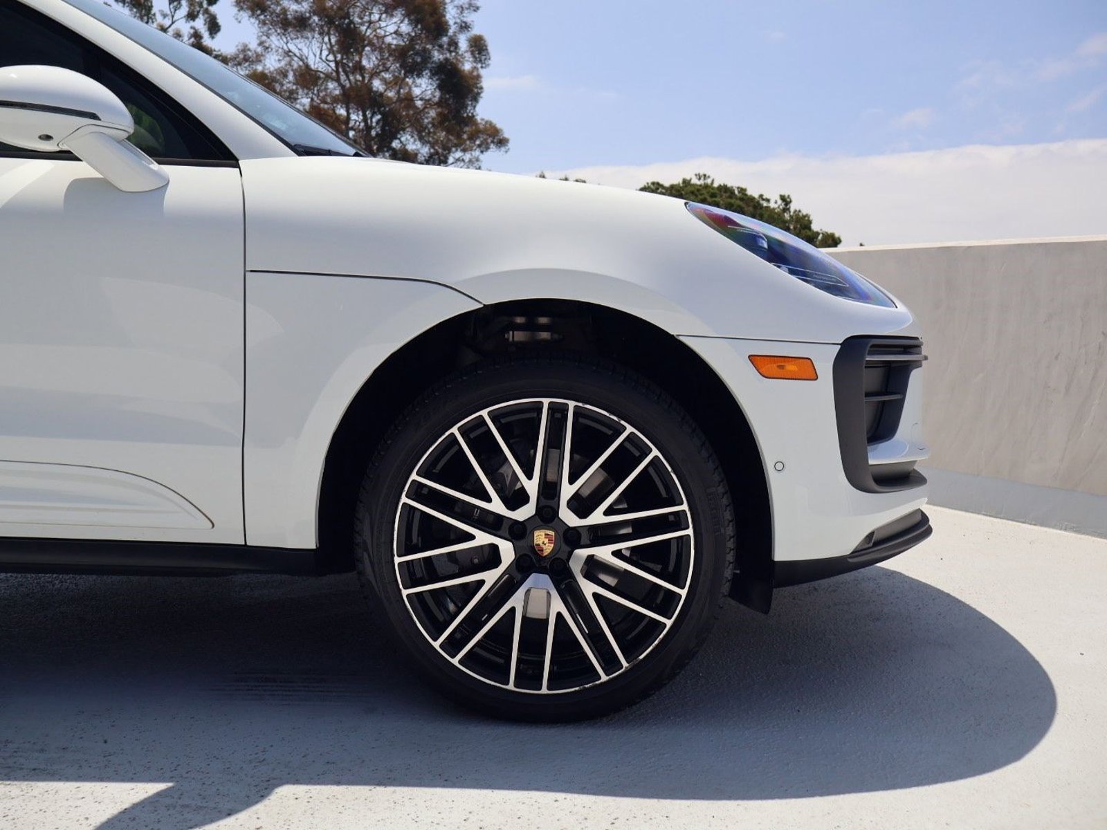 Certified 2022 Porsche Macan AWD/4WD image 11