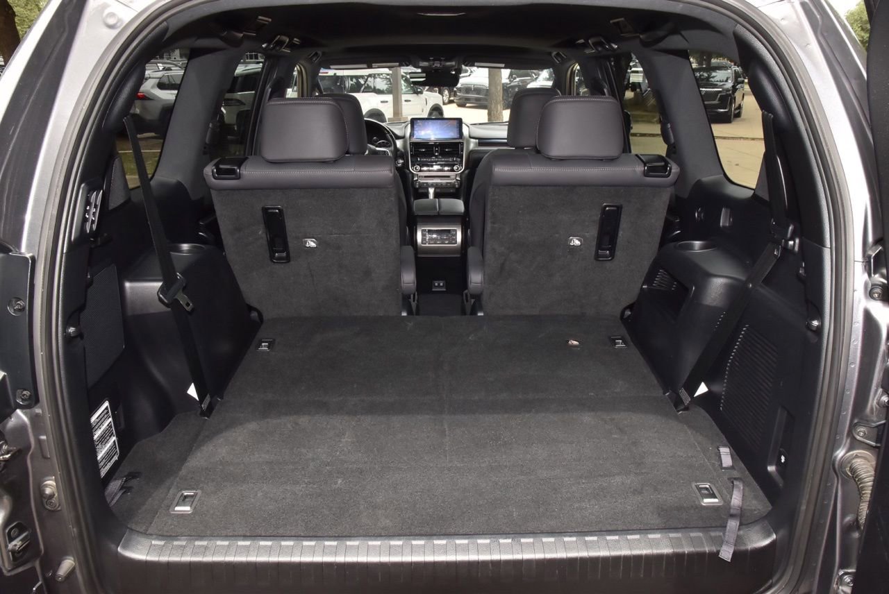 Used 2023 Lexus GX 460 Premium w/ Accessory Package AWD/4WD image 39