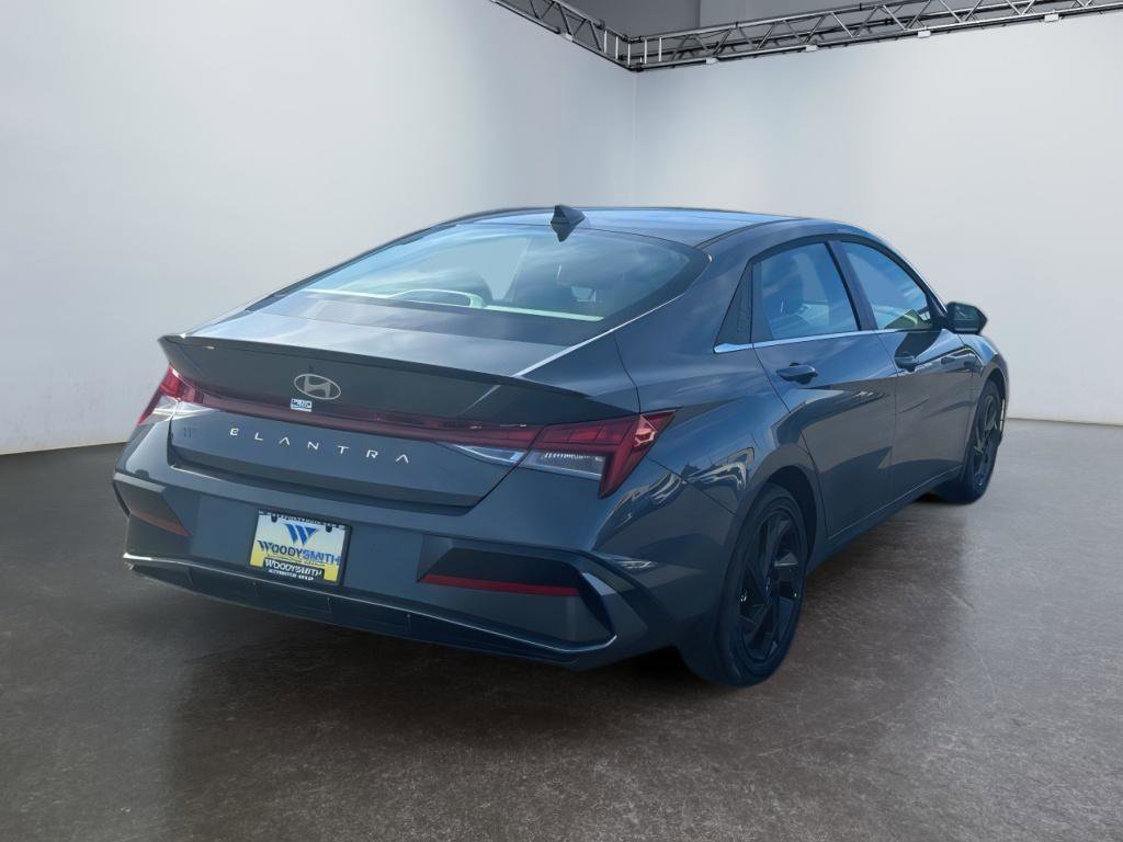 New 2026 Hyundai Elantra SEL Sport Premium image 5