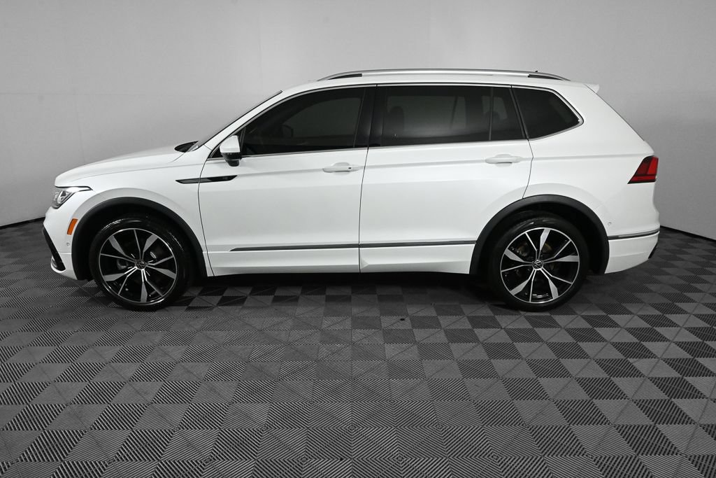 Used 2024 Volkswagen Tiguan SEL R-Line AWD/4WD image 3