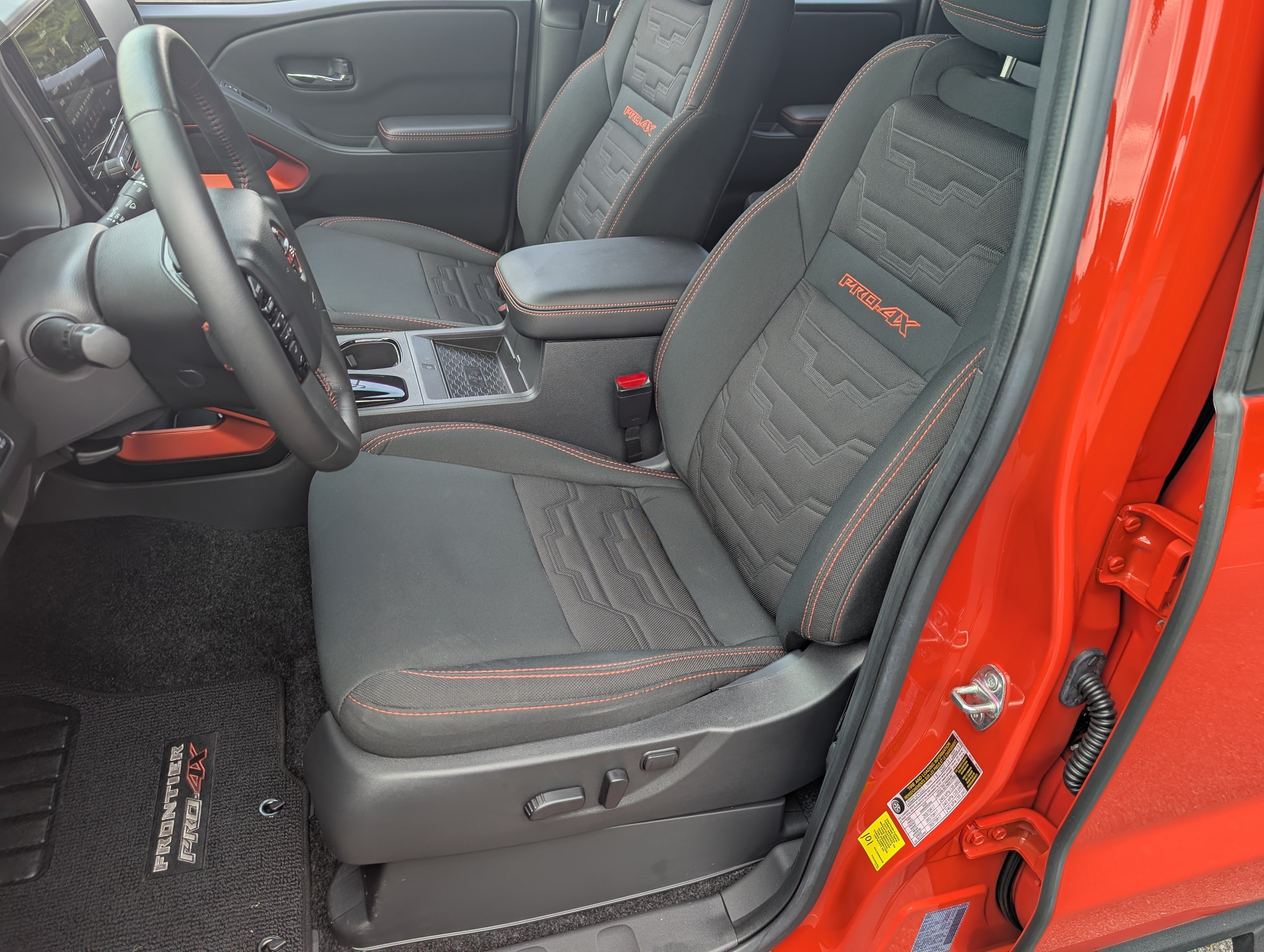 Used 2025 Nissan Frontier PRO-4X w/ Pro Convenience Package AWD/4WD image 16