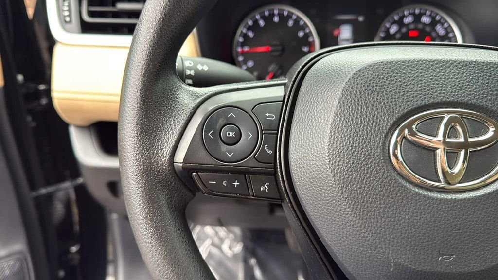 Used 2022 Toyota RAV4 LE image 23