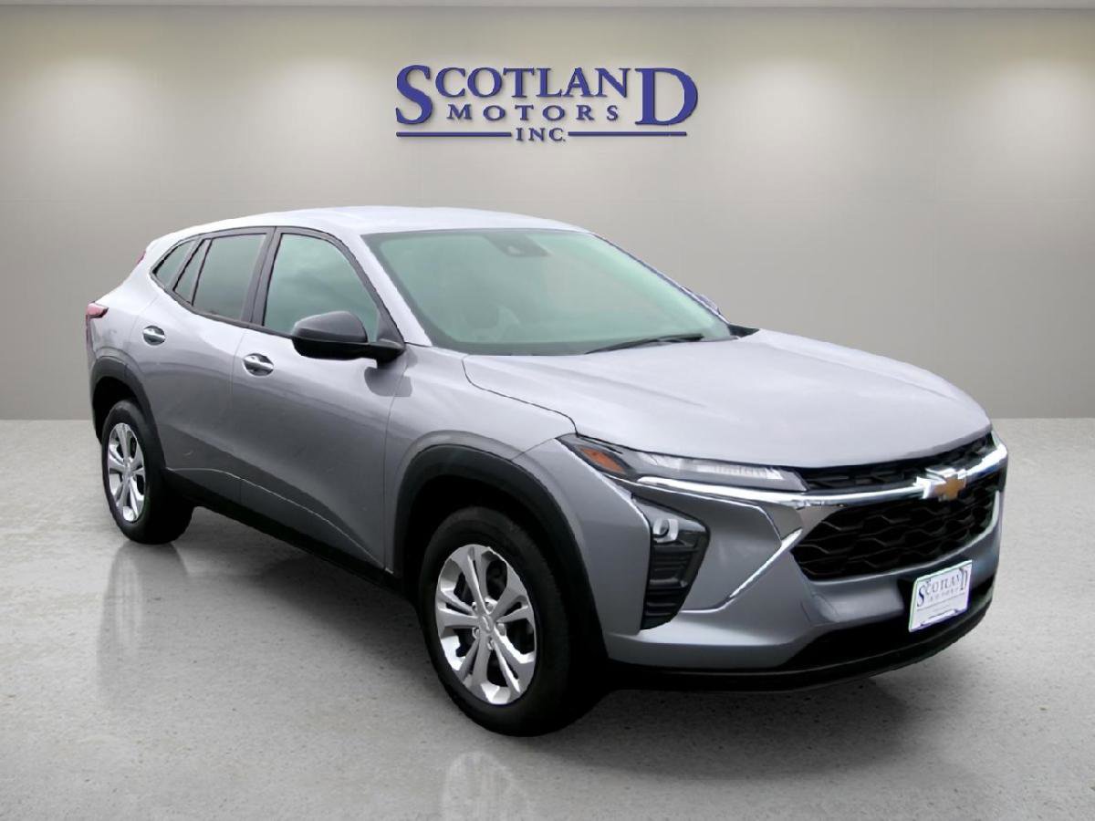 Used 2026 Chevrolet Trax LS w/ Driver Confidence Package image 4