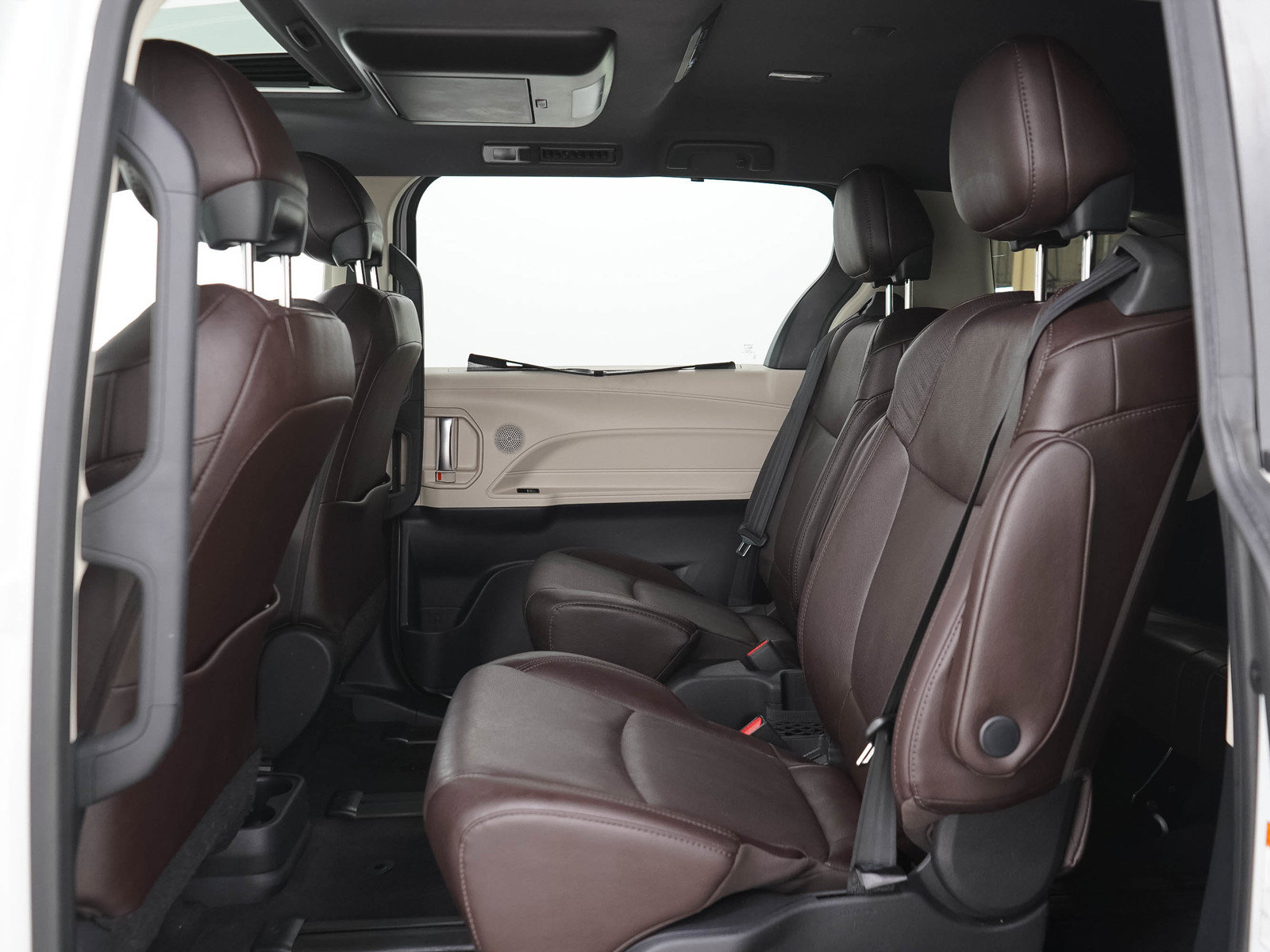 Used 2021 Toyota Sienna Platinum AWD/4WD image 16