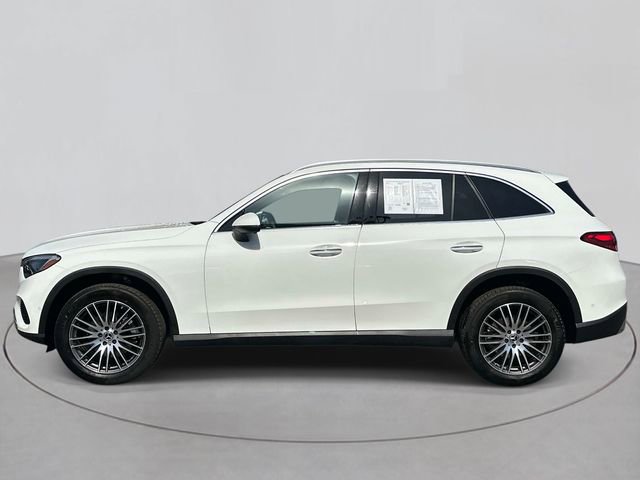 Used 2025 Mercedes-Benz GLC 300 4MATIC image 2