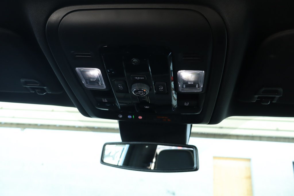 Used 2026 Chevrolet Suburban Premier w/ Sun And Tow Package AWD/4WD image 32