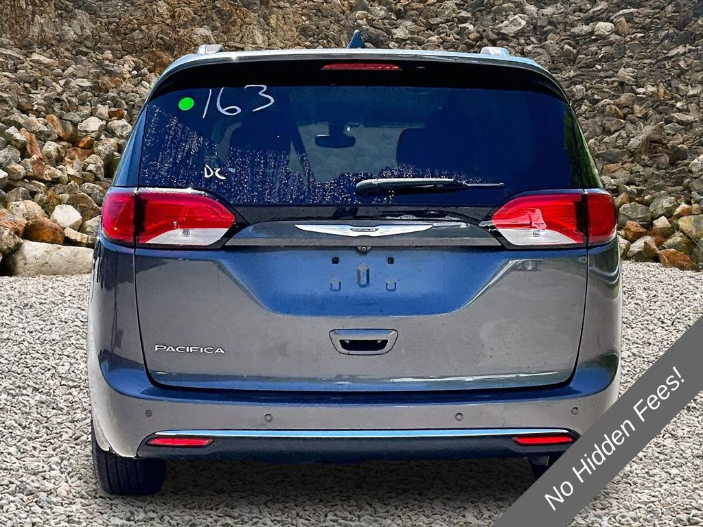 Used 2017 Chrysler Pacifica Touring-L Plus FWD image 4
