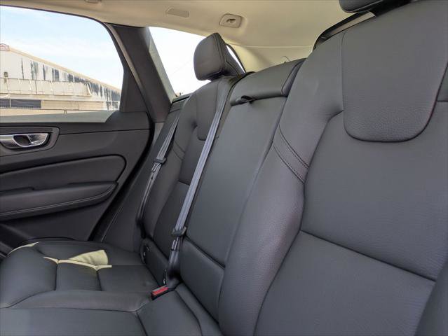 Used 2025 Volvo XC60 T8 Plus w/ Protection Package Premier image 23