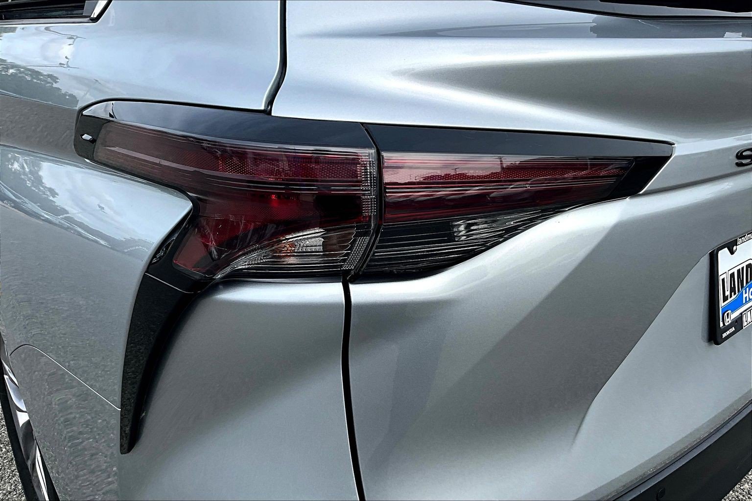 Used 2025 Toyota Sienna XLE FWD image 33