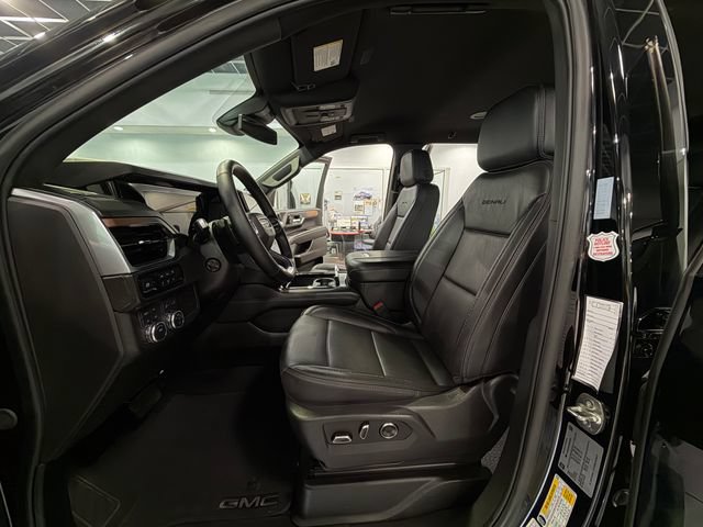 Used 2025 GMC Yukon Denali AWD/4WD image 11