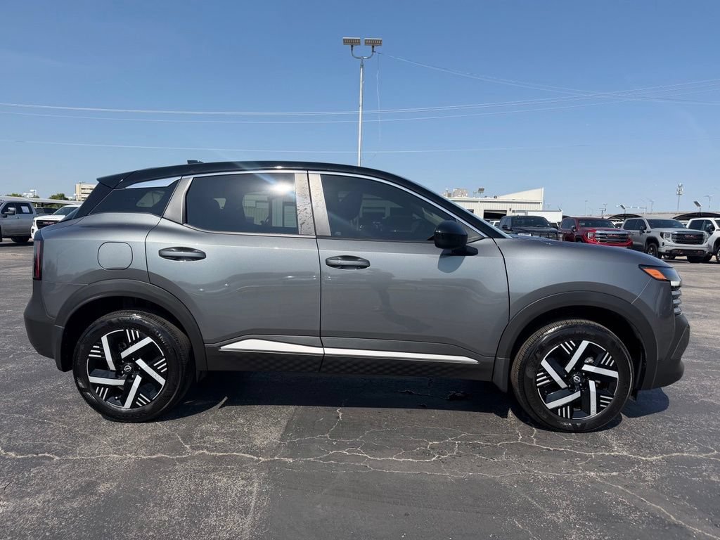 Used 2025 Nissan Kicks SV FWD image 4