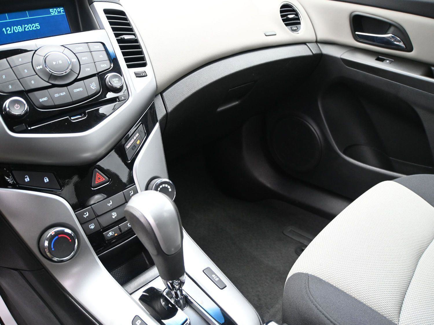 Used 2014 Chevrolet Cruze LS image 4