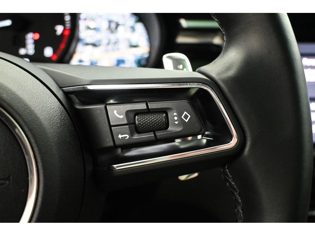 Used 2024 Porsche Macan AWD/4WD image 43