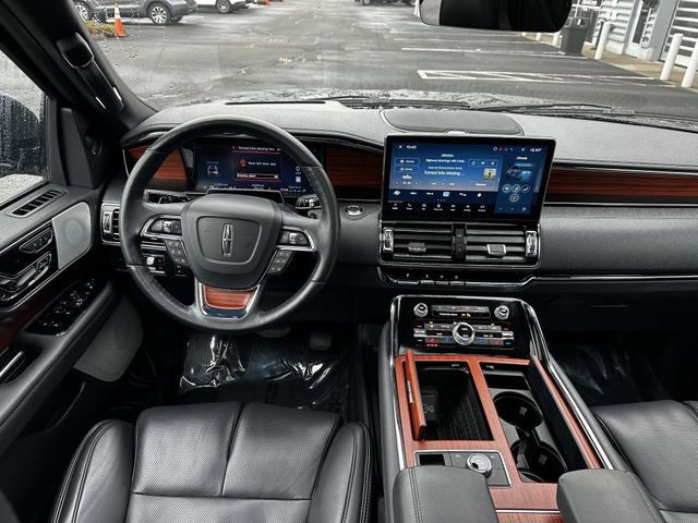 Used 2024 Lincoln Navigator Reserve image 13