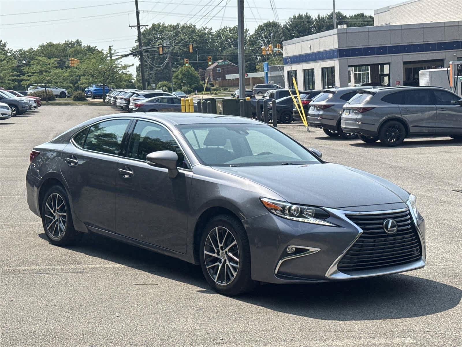 Used 2017 Lexus ES 350 w/ Premium Package FWD image 7