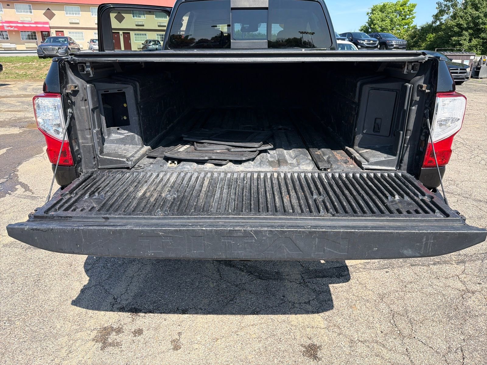 Used 2017 Nissan Titan Platinum Reserve AWD/4WD image 17