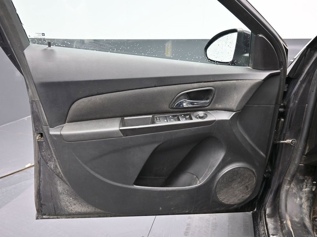 Used 2015 Chevrolet Cruze LT image 30