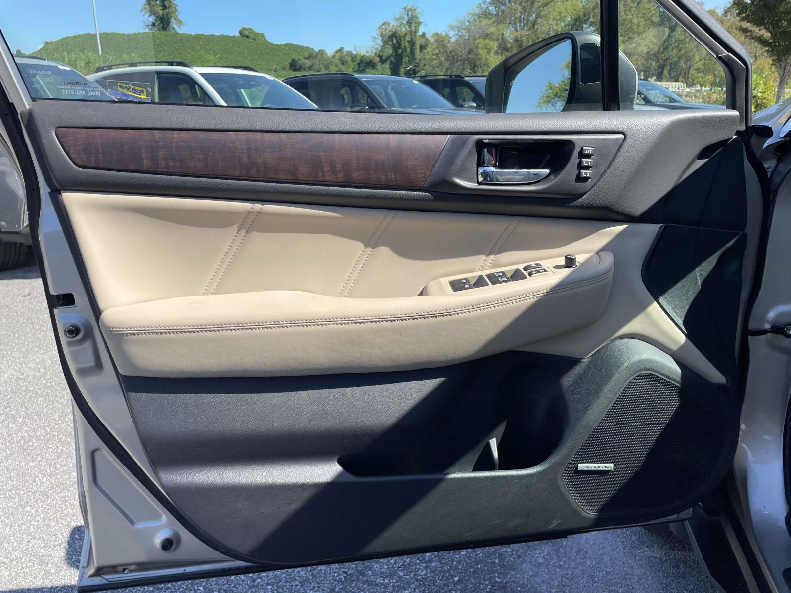 Used 2019 Subaru Outback 2.5i Limited AWD/4WD image 5